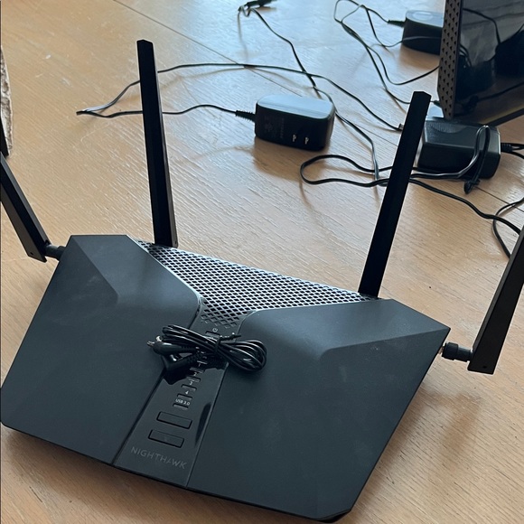 Black Wireless Router - Picture 5 of 5